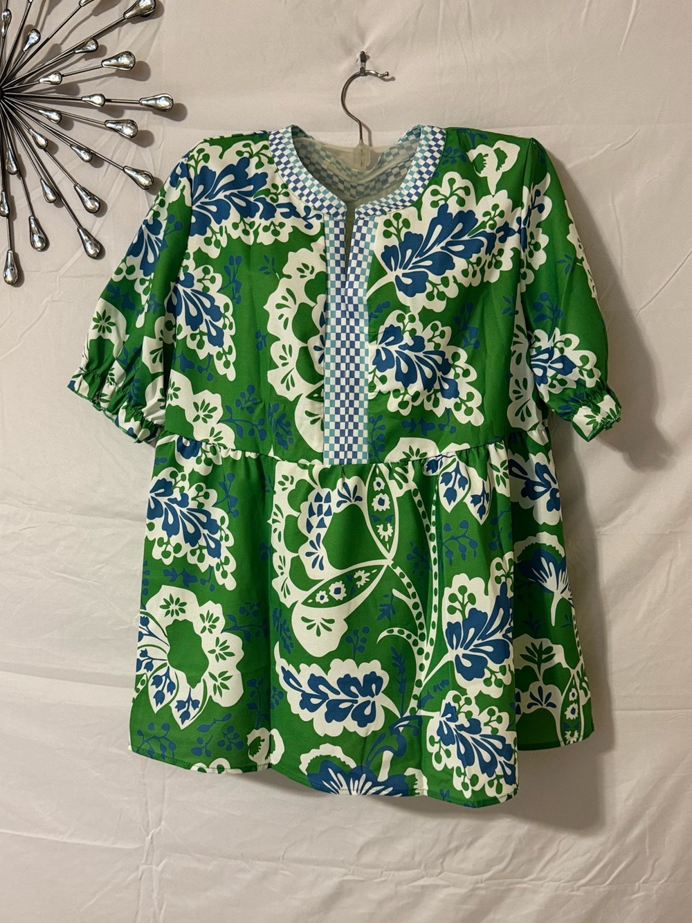 Bright Green Floral Tunic Preppy Top with Blue Accents Size XL NWT - Picture 2 of 12